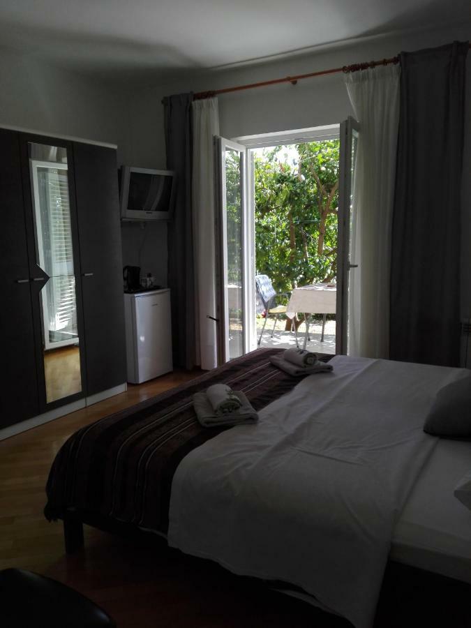 Sobe Tonica Hotel Krk Town Bagian luar foto